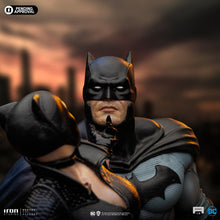 Load image into Gallery viewer, PRE-ORDER: BATMAN AND CATWOMAN SIXTH SCALE DIORAMA