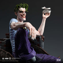 Load image into Gallery viewer, PRE-ORDER: BATMAN: WHITE KNIGHT: THE JOKER