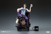Load image into Gallery viewer, PRE-ORDER: BATMAN: WHITE KNIGHT: THE JOKER