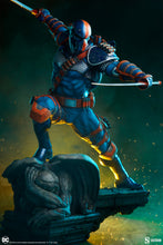 Load image into Gallery viewer, PRE-ORDER: DEATHSTROKE PREMIUM FORMAT STATUE
