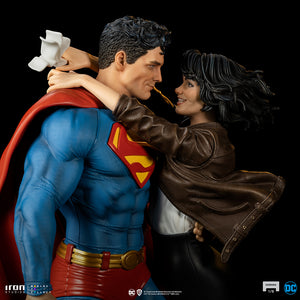 SUPERMAN AND LOIS SIXTH SCALE DIORAMA
