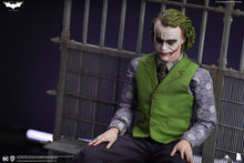 Load image into Gallery viewer, THE DARK KNIGHT JOKER SIXTH SCALE PREMIUM VERSION
