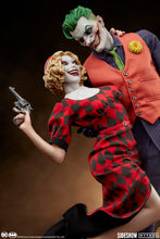 Load image into Gallery viewer, PRE-ORDER: THE JOKER AND HARLEY DIORAMA