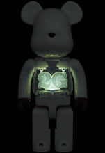 Load image into Gallery viewer, 2G WHITE CHROME BEARBRICK SET
