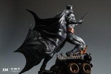 Load image into Gallery viewer, PRE-ORDER: BATMAN CLASSIC SIXTH SCALE STATUE