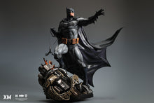 Load image into Gallery viewer, PRE-ORDER: BATMAN CLASSIC SIXTH SCALE STATUE